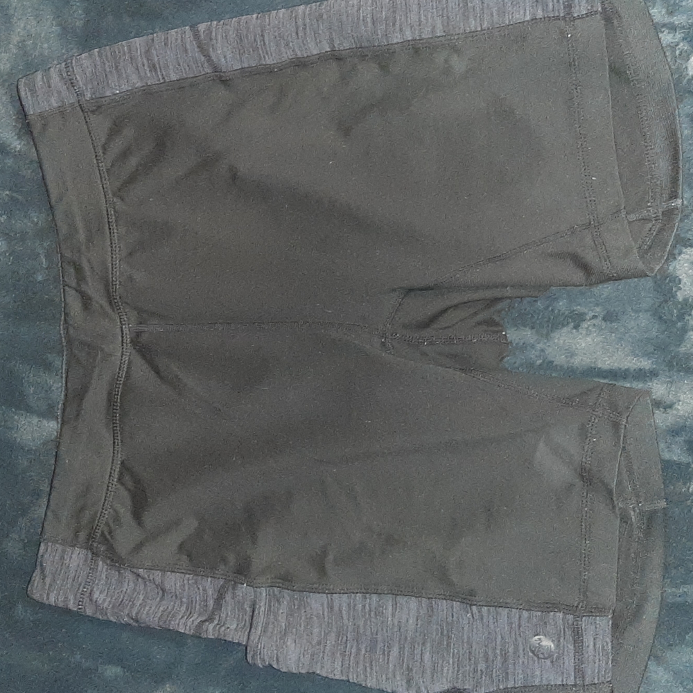 Manduka yoga shorts with pocket